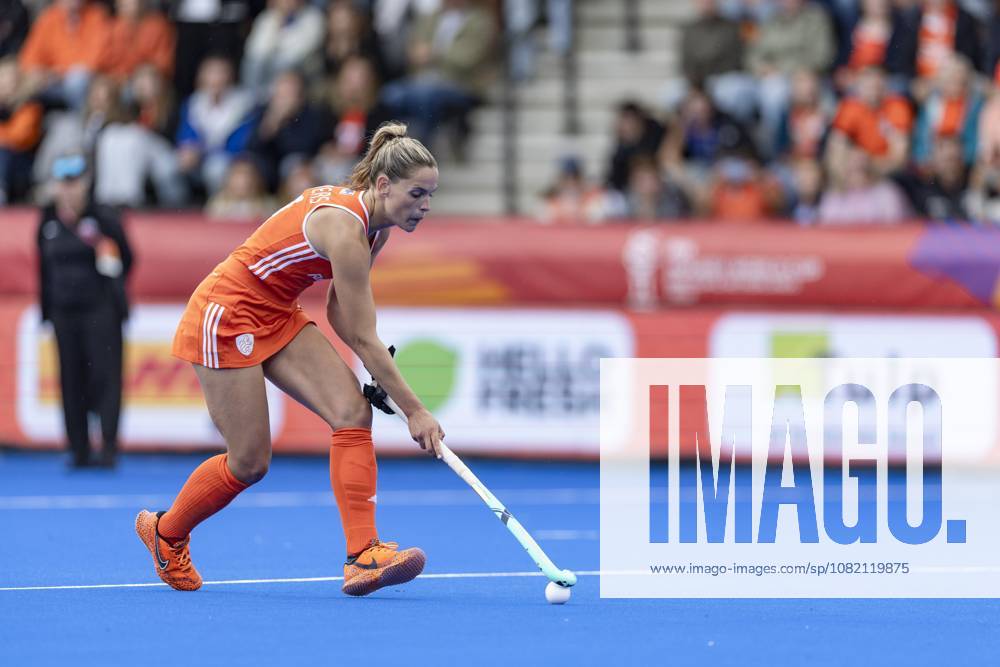 AMSTELVEEN - Pien Sanders of the Netherlands during the shootouts of the Hockey World Cup final between the Netherlands and Argentina at the Wagener Stadium. SEM VAN DER WAL ANP ANPxSportx IVx 566515203 originalFilename: 566515203