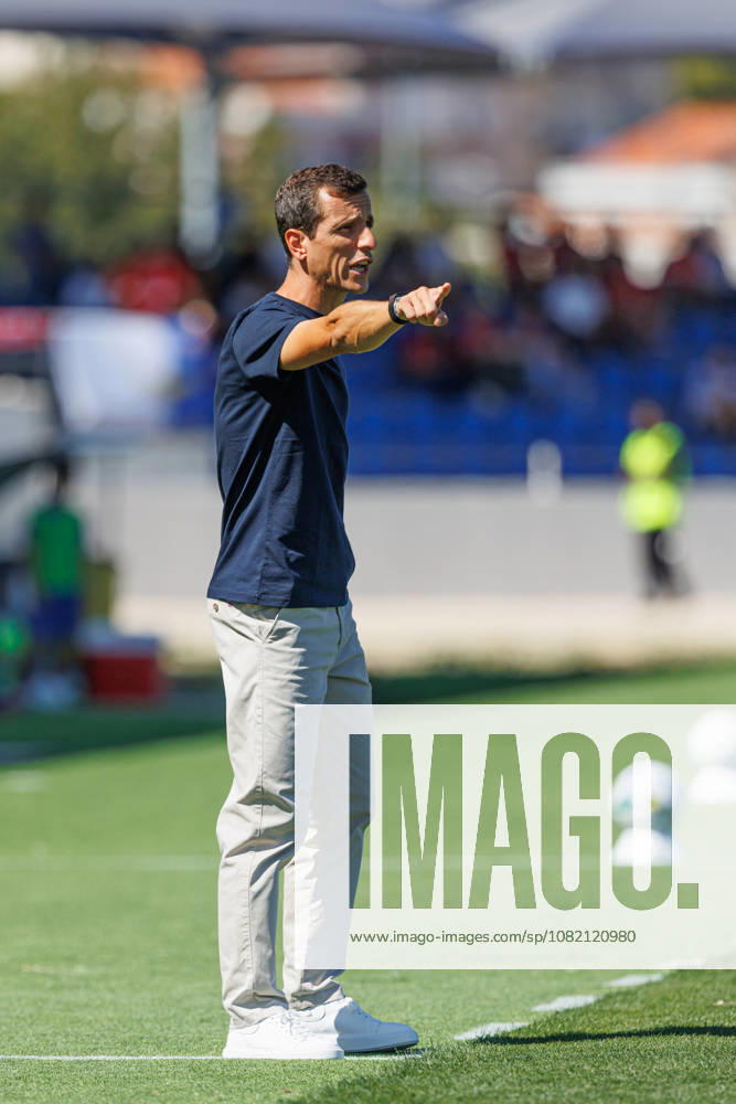Sergio Ferreira head coach Of Fc Alverca seen during Betclic League game between teams of Fc Alverca and CD Santa Clara in complexo desportivo Fc Alverca (Luis Loureiro Ball Raw Images) Alverca Complexo Desportivo Fc Alverca Portugal