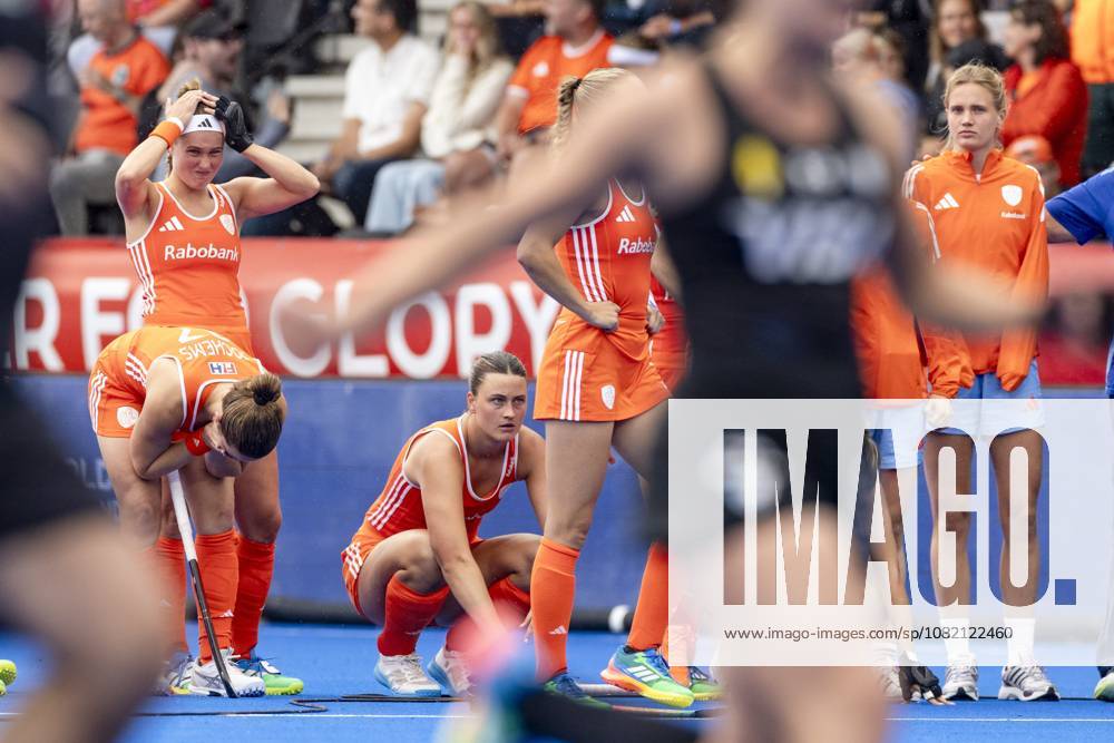 AMSTELVEEN - Dutch players react to losing the Hockey World Cup final between the Netherlands and Argentina at the Wagener Stadium. SEM VAN DER WAL ANP ANPxSportx IVx 566518677 originalFilename: 566518677
