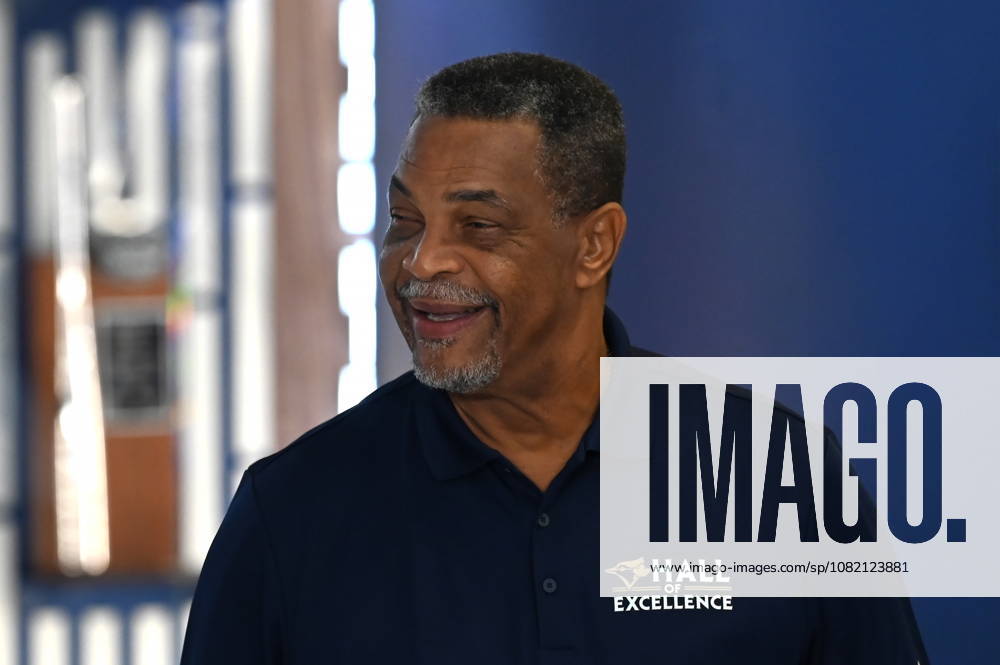 Former Toronto Blue Jays player George Bell waits to cut the ribbon to open the team s new Hall of Excellence at Rogers Centre in Toronto on Saturday, Aug. 29, 2026. Canada News - August 29, 2026 - ZUMAc35_ 20260829_zaf_c35_012