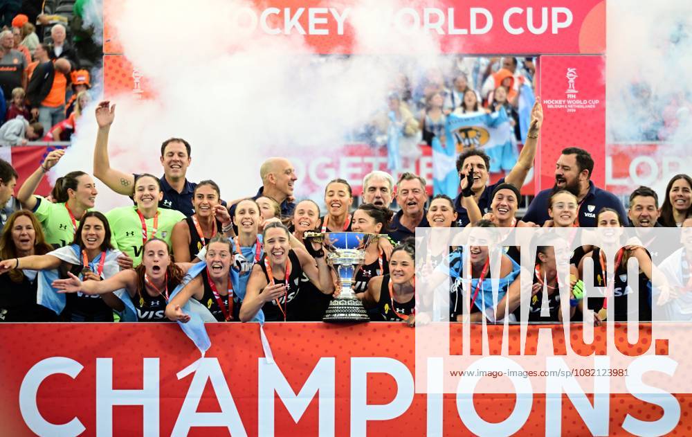 Argentina s player, winner of the gold medal celebrates on the podium of the podium ceremony at the women s 2026 Hockey World Cup, on Saturday 29 August 2026 in Amsterdam, The Netherlands. The 2026 edition of the Hockey World Cup takes place in Belgium and The Netherlands from August 15 to August 30. The Red Panthers have won their first World Cup medal since 1978. DIRKxWAEM x184668386x