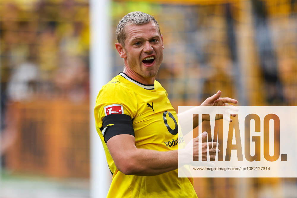 2026.08.29, Fußball, Bundesliga, Borussia Dortmund - Hamburger SV, Signal Iduna Park, 1.Spieltag, Saison 2026 2027: Julian Ryerson (Borussia Dortmund 26) mit irrem Blick DFB regulations prohibit any use of photographs as image sequences and or quasi-video. Photo: WilkowskixPressefotoKochx Nordrhein-Westfalen Deutschland