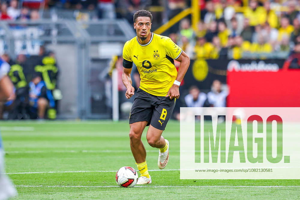 2026.08.29, Fußball, Bundesliga, Borussia Dortmund - Hamburger SV, Signal Iduna Park, 1.Spieltag, Saison 2026 2027: Felix Nmecha (Borussia Dortmund 8) DFB regulations prohibit any use of photographs as image sequences and or quasi-video. Photo: WilkowskixPressefotoKochx Nordrhein-Westfalen Deutschland