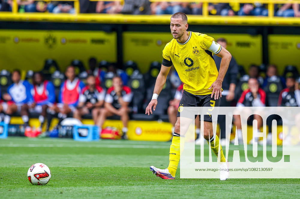 2026.08.29, Fußball, Bundesliga, Borussia Dortmund - Hamburger SV, Signal Iduna Park, 1.Spieltag, Saison 2026 2027: Waldemar Anton (Borussia Dortmund 3) DFB regulations prohibit any use of photographs as image sequences and or quasi-video. Photo: WilkowskixPressefotoKochx Nordrhein-Westfalen Deutschland