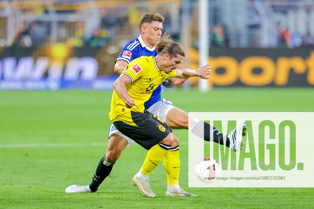 2026.08.29, Fußball, Bundesliga, Borussia Dortmund - Hamburger SV, Signal Iduna Park, 1.Spieltag, Saison 2026 2027: Marcel Sabitzer (Borussia Dortmund 20) im Zweikampf gegen Nicolai Remberg (Hamburger SV 21) DFB regulations prohibit any use of photographs as image sequences and or quasi-video. Photo: WilkowskixPressefotoKochx Nordrhein-Westfalen Deutschland