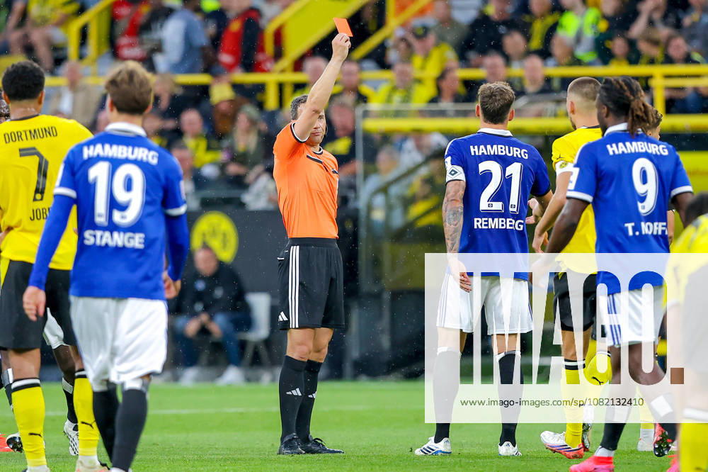 2026.08.29, Fußball, Bundesliga, Borussia Dortmund - Hamburger SV, Signal Iduna Park, 1.Spieltag, Saison 2026 2027: Schiedsrichter Zwayer, Felix (Berlin) zeigt Waldemar Anton (Borussia Dortmund 3) die rote Karte DFB regulations prohibit any use of photographs as image sequences and or quasi-video. Photo: WilkowskixPressefotoKochx Nordrhein-Westfalen Deutschland