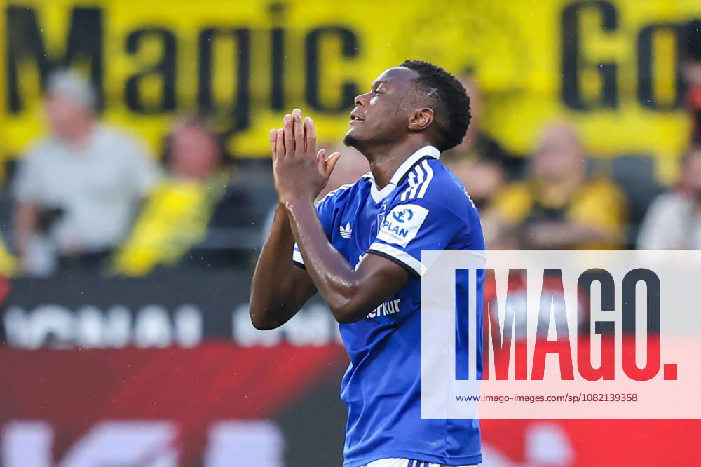 2026.08.29, Fußball, Bundesliga, Borussia Dortmund - Hamburger SV, Signal Iduna Park, 1.Spieltag, Saison 2026 2027: Patson Daka (Hamburger SV 27) schlaegt enttaeuscht die haende betend vor den Kopf DFB regulations prohibit any use of photographs as image sequences and or quasi-video. Photo: WilkowskixPressefotoKochx Nordrhein-Westfalen Deutschland