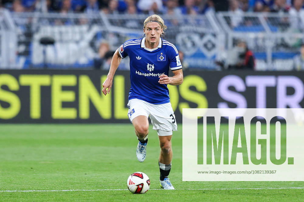 2026.08.29, Fußball, Bundesliga, Borussia Dortmund - Hamburger SV, Signal Iduna Park, 1.Spieltag, Saison 2026 2027: Sebastiaan Bornauw (Hamburger SV 33) DFB regulations prohibit any use of photographs as image sequences and or quasi-video. Photo: WilkowskixPressefotoKochx Nordrhein-Westfalen Deutschland