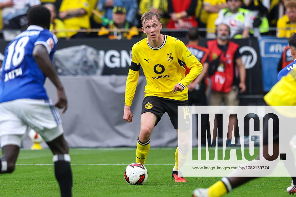 2026.08.29, Fußball, Bundesliga, Borussia Dortmund - Hamburger SV, Signal Iduna Park, 1.Spieltag, Saison 2026 2027: Maximilian Beier (Borussia Dortmund 14) DFB regulations prohibit any use of photographs as image sequences and or quasi-video. Photo: WilkowskixPressefotoKochx Nordrhein-Westfalen Deutschland