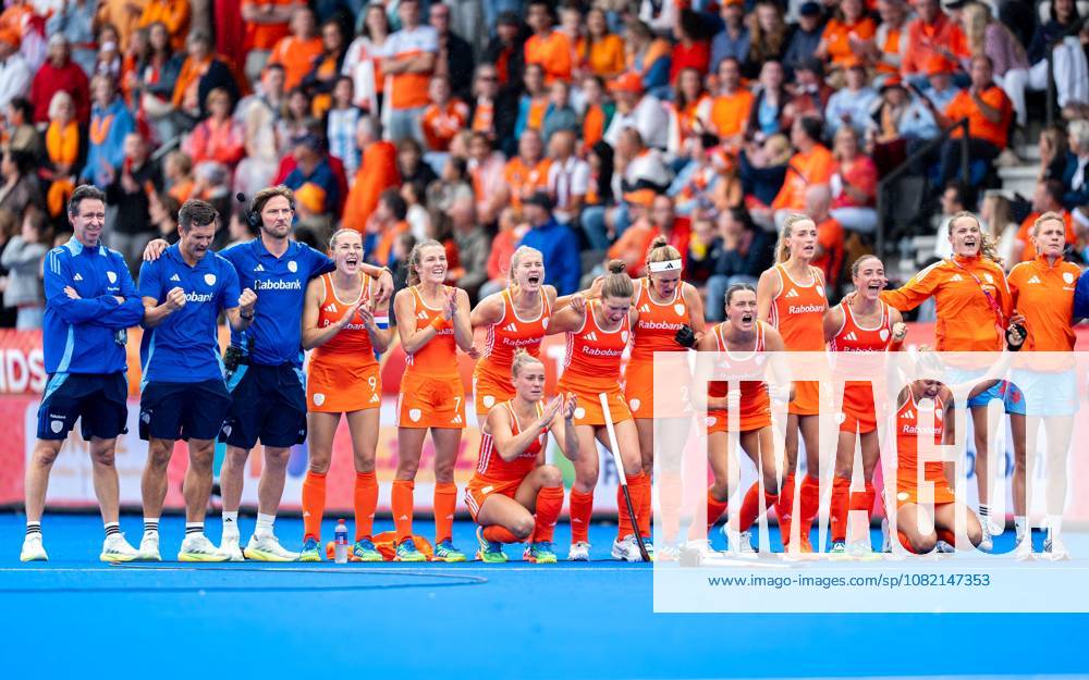 AMSTELVEEN, 29-08-2026, Wagener Stadion, FIH Hockey World Cup 2026 Women, 2026. Stijn Jolie, Robert Tigges, Renee van Laarhoven, Xan de Waard, Joosje Burg, Luna Fokke, Marleen Jochems, Pien Dicke, Rosa Fernig, Sanne Koolen, Lisa Post, Guusje Moes, Eline Jansen, Daantje de Kruijf during the game Netherlands - Argentina (women). Netherlands - Argentina (women) x206222290x