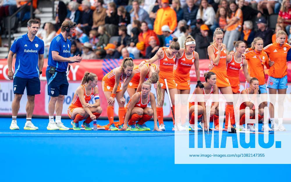 AMSTELVEEN, 29-08-2026, Wagener Stadion, FIH Hockey World Cup 2026 Women, 2026. Stijn Jolie, Robert Tigges, Renee van Laarhoven, Xan de Waard, Joosje Burg, Luna Fokke, Marleen Jochems, Pien Dicke, Rosa Fernig, Sanne Koolen, Lisa Post, Guusje Moes, Eline Jansen, Daantje de Kruijf during the game Netherlands - Argentina (women). Netherlands - Argentina (women) x206222303x