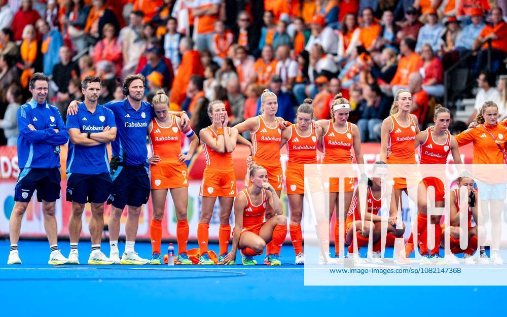 AMSTELVEEN, 29-08-2026, Wagener Stadion, FIH Hockey World Cup 2026 Women, 2026. Stijn Jolie, Robert Tigges, Renee van Laarhoven, Xan de Waard, Joosje Burg, Luna Fokke, Marleen Jochems, Pien Dicke, Rosa Fernig, Sanne Koolen, Lisa Post, Guusje Moes, Eline Jansen, Daantje de Kruijf during the game Netherlands - Argentina (women). Netherlands - Argentina (women) x206222354x