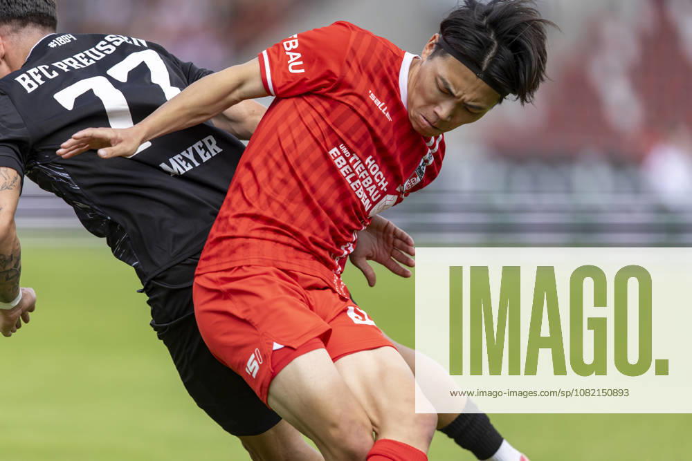 Regionalliga Nordost: FC Rot-Weiß Erfurt vs. BFC Preussen; Erfurt; 29.08.2026 Hinata Gonda ( 34; FC Rot-Weiß Erfurt) gegen Ben Florian Meyer ( 77; BFC Preussen) Regionalliga Nordost: FC Rot-Weiß Erfurt vs. BFC Preussen; Steigerwaldstadion Erfurt
