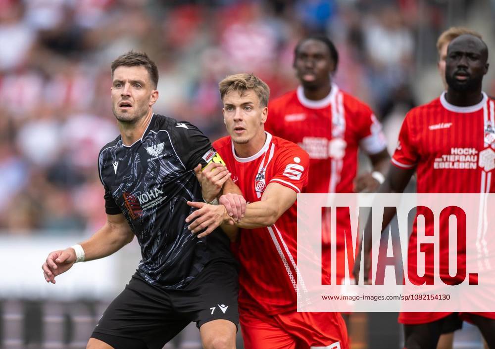 Fussball Regionalliga Nordost 7. Spieltag Saison 2026-2027 Steigerwaldstadion FC Rot Weiss Erfurt - BFC Preussen im Foto: Laurenz Dehl 29 (FC Rot‘Weiß Erfurt) im Zweikampf mit Philip Fontein 7 (BFC Preussen) ( Deutschland Thueringen Erfurt