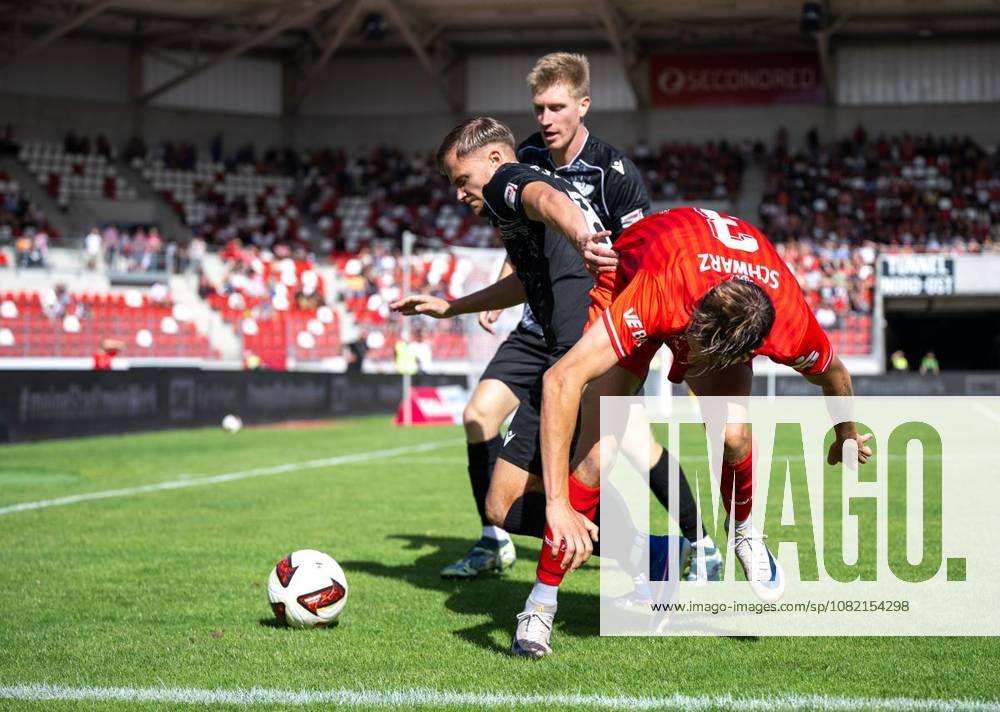 Fussball Regionalliga Nordost 7. Spieltag Saison 2026-2027 Steigerwaldstadion FC Rot Weiss Erfurt - BFC Preussen im Foto: Til Linus Schwarz 3 (FC Rot-Weiß Erfurt) im Zweikampf mit Oliver Maric 8 (BFC Preussen) ( Deutschland Thueringen Erfurt