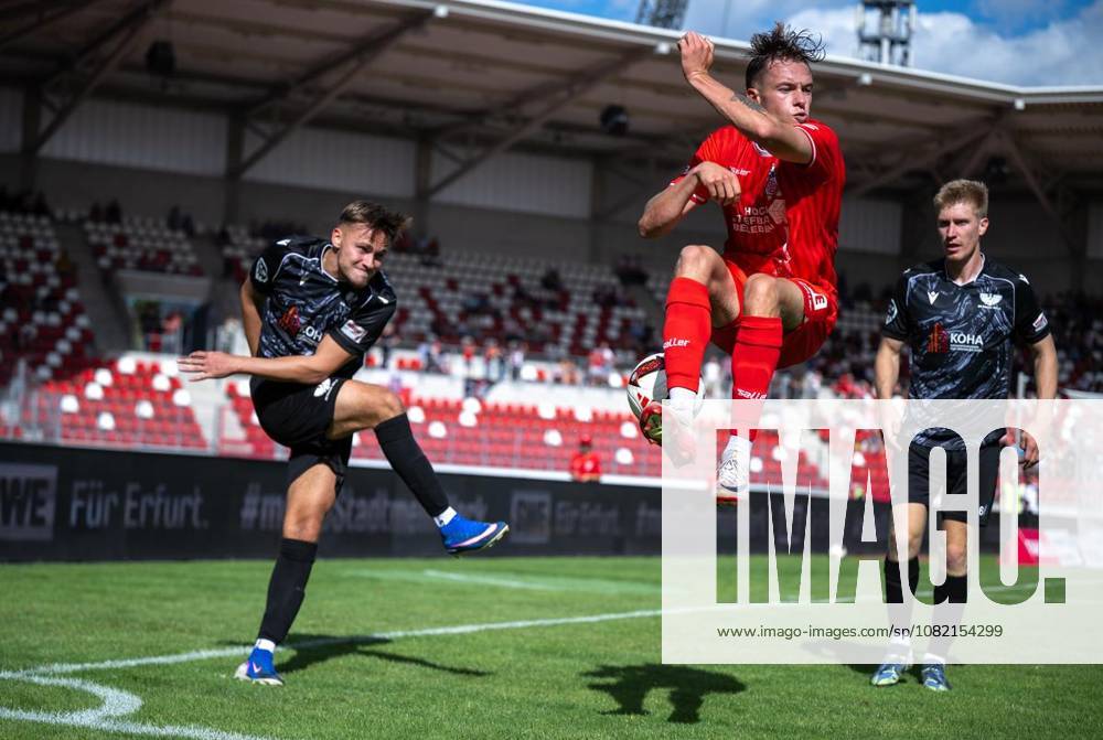 Fussball Regionalliga Nordost 7. Spieltag Saison 2026-2027 Steigerwaldstadion FC Rot Weiss Erfurt - BFC Preussen im Foto: Til Linus Schwarz 3 (FC Rot-Weiß Erfurt) im Zweikampf mit Oliver Maric 8 (BFC Preussen) ( Deutschland Thueringen Erfurt