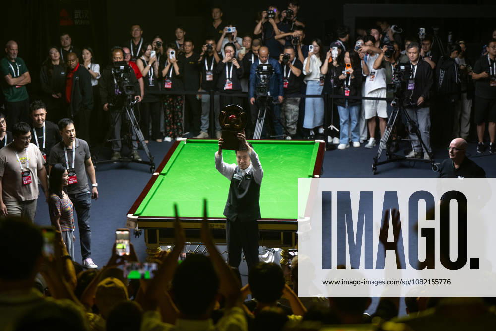 (260830) -- WUHAN, Aug. 30, 2026 -- Chang Bingyu celebrates after winning the final match between Zhao Xintong of China and Chang Bingyu of China at Wuhan Open 2026 snooker tournament in Wuhan, central China s Hubei Province, Aug. 29, 2026. ) (SP)CHINA-SNOOKER-WUHAN OPEN (CN) XiaoxYijiu