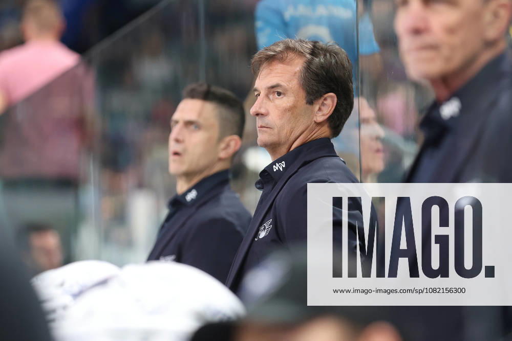 Zuerich, SCHWEIZ, Swiss Life Arena Eishockey Saison 2026 2027 Freundschaftsspiel ZSC Lions - Adler Mannheim Trainer Dallas Eakins (Adler)