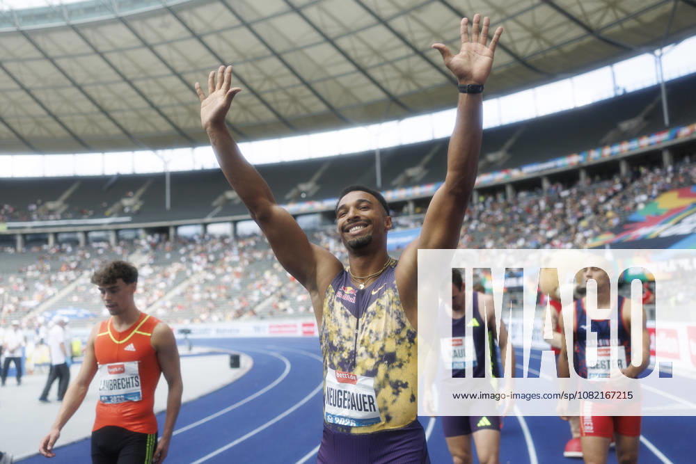 Leo NEUGEBAUER (GER Germany) waves to the fans during the ISTAF at Olympic Stadium on August 30, 2026 in Berlin, Germany. Germany