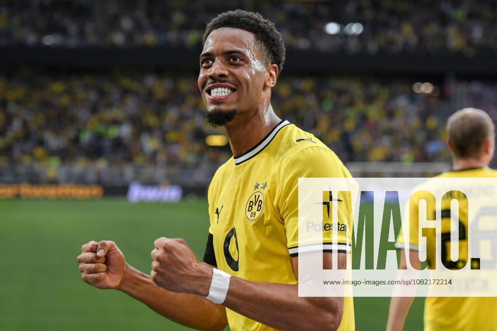 Felix Nmecha (Dortmund 8) jubelt nach dem Tor zum 2:0 Torschuetze Torschütze Giannis Konstantelias (Dortmund 45) 29.08.2026 ¢ Fussball ¢ Borussia Dortmund vs Hamburger SV, Signal Iduna Park, Dortmund, DFB DFL REGULATIONS PROHIBIT ANY USE OF PHOTOGRAPHS AS IMAGE SEQUENCES AND OR QUASI-VIDEO NRW Germany
