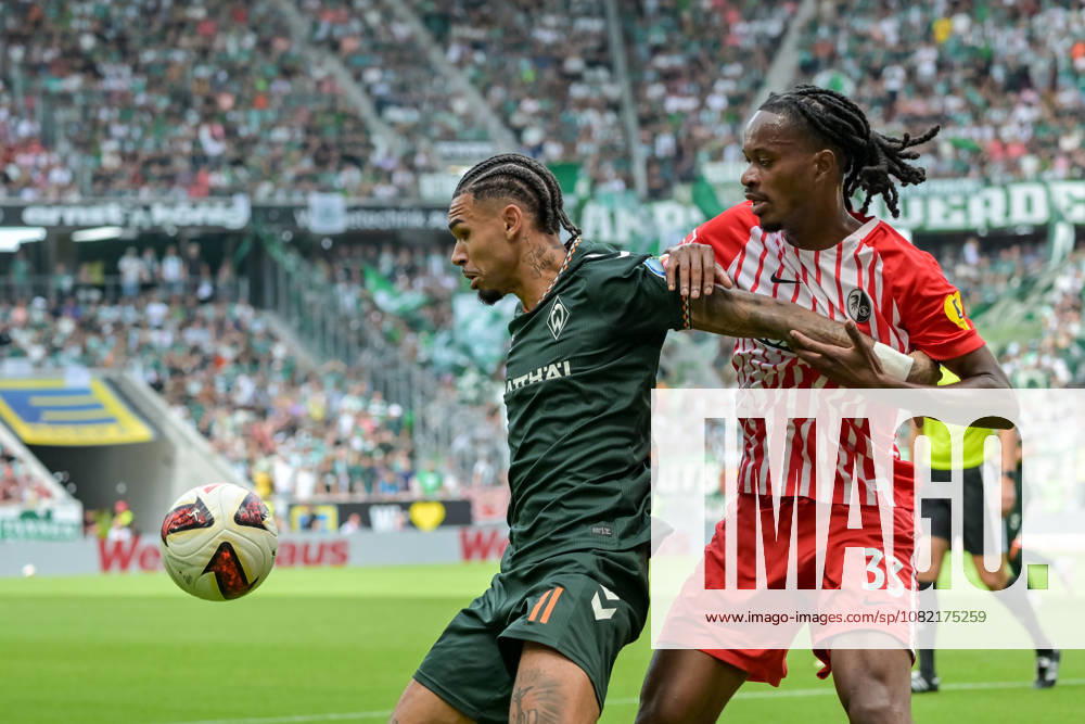 Justin Gideon Njinmah (SV Werder Bremen, 11) im Duell mit Jordy Makengo (SC Freiburg, 33) GER, SC Freiburg vs Werder Bremen, Fussball, Bundesliga, 1. Spieltag, Saison 2026 2027, 30.08.2026 DFL DFB REGULATIONS PROHIBIT ANY USE OF PHOTOGRAPHS AS IMAGE SEQUENCES AND OR QUASI-VIDEO GER, SC Freiburg vs Werder Bremen, Fussball, Bundesliga, 1. Spieltag, Saison 2026 2027, 30.08.2026 Freiburg