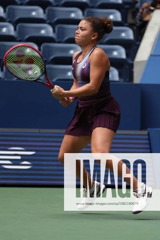 US Open tennis tournament - Day 1 Jasmine Paolini of Italy in action against Veronika Erjavec of Slovenia during the Womens Singles round one of the US Open Tennis Championships at the USTA Billie Jean King National Tennis Center in Flushing Meadows, New York, USA, 30 August 2026. The 2026 US Open tournament runs from 23 August through 13 September. FLUSHING MEADOWS NEW YORK United States