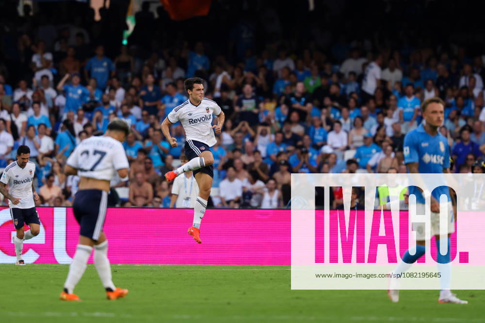 Comos Tasos Douvikas celebrates after scoring goal 1-2 during the Serie A soccer match between Napoli and Como at the Diego Armando Maradona Stadium in Naples, southern italy - Sunday , August 30, 2026. - Soccer .