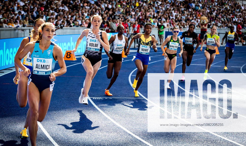 ISTAF 2026; Berlin, 30.08.2026 Licht- und Schattenspiel kurz nach dem Start des 800m-Laufs der Frauen: Die Läuferinnen - im Fokus Smilla KOLBE (GER Germany) - zeichnen sich als Schattenwürfe im Sonnenlicht auf der Laufbahn des Olympiastadions ab; ISTAF Berlin am 30.08.2026 im Olympiastadion in Berlin (Deutschland).