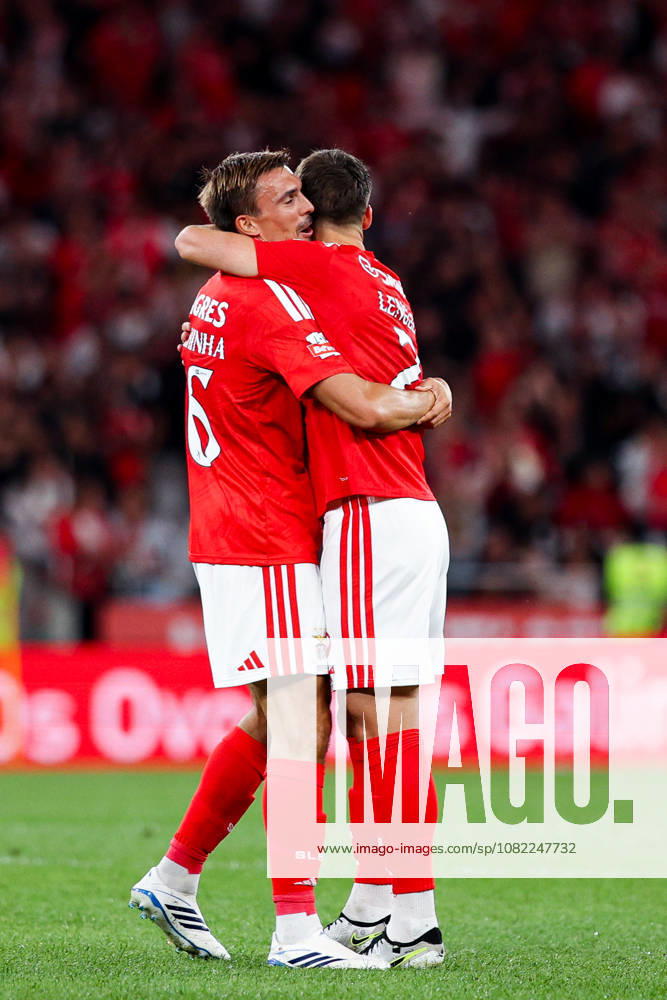 SL Benfica v Estoril Praia SAD - Liga Portugal BetClic 2026 2027 Clement Lenglet, do SL Benfica, marca e celebra com Joao Palhinha durante a partida entre SL Benfica v Estoril Praia SAD, para a Liga Portugal BetClic 2026 2027 no Estadio da Luz, Portugal (Foto de Diogo Faria Reis Avant Sports) Lisboa Estadio Jose Alvalde Lisboa Portugal