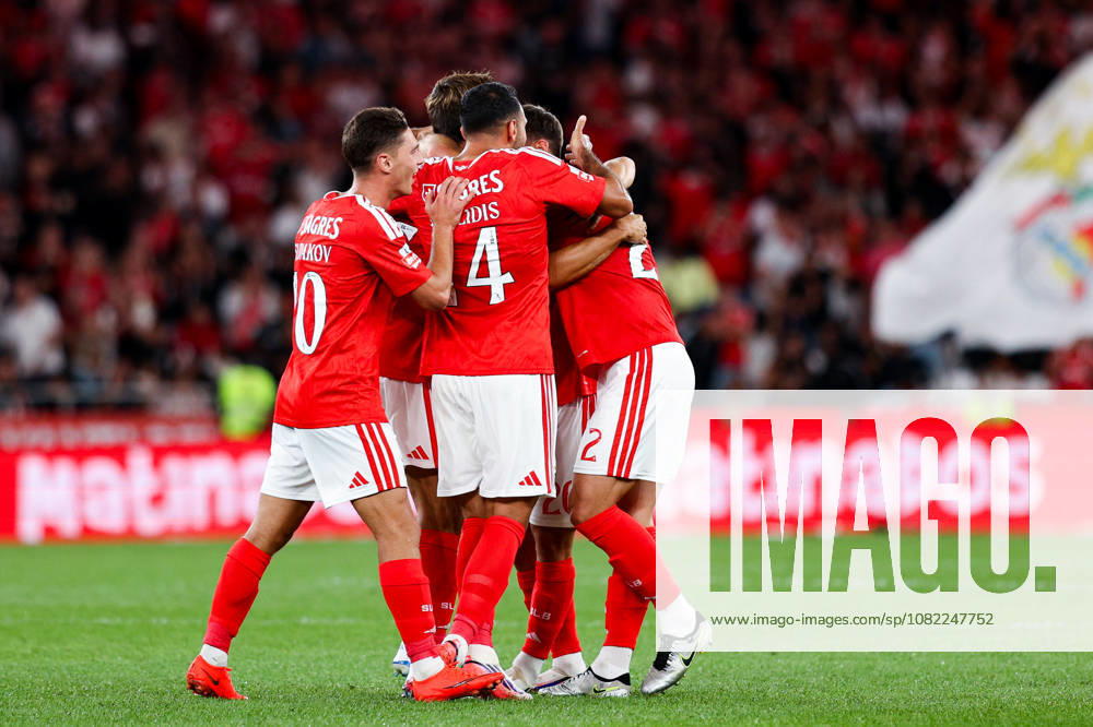 SL Benfica v Estoril Praia SAD - Liga Portugal BetClic 2026 2027 Clement Lenglet, do SL Benfica, marca e celebra com Joao Palhinha durante a partida entre SL Benfica v Estoril Praia SAD, para a Liga Portugal BetClic 2026 2027 no Estadio da Luz, Portugal (Foto de Diogo Faria Reis Avant Sports) Lisboa Estadio Jose Alvalde Lisboa Portugal