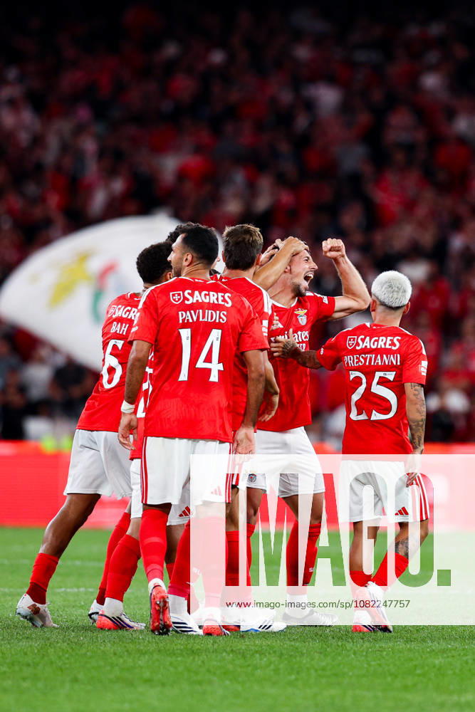 SL Benfica v Estoril Praia SAD - Liga Portugal BetClic 2026 2027 Clement Lenglet, do SL Benfica, marca e celebra com Joao Palhinha durante a partida entre SL Benfica v Estoril Praia SAD, para a Liga Portugal BetClic 2026 2027 no Estadio da Luz, Portugal (Foto de Diogo Faria Reis Avant Sports) Lisboa Estadio Jose Alvalde Lisboa Portugal