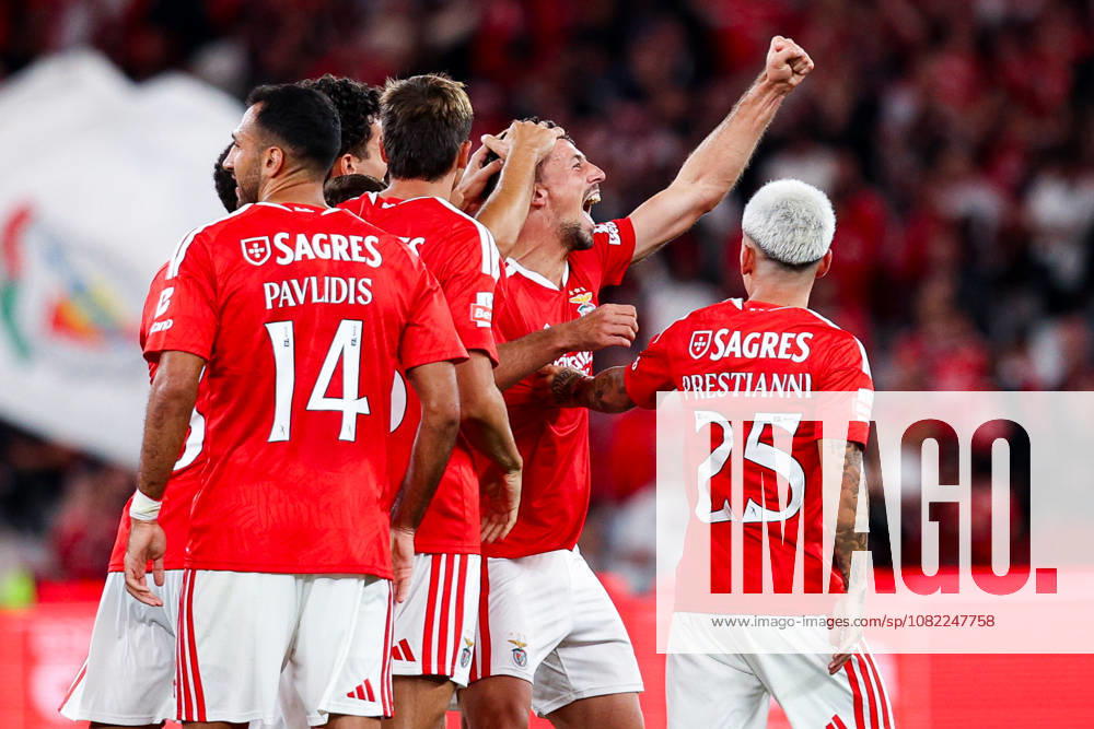 SL Benfica v Estoril Praia SAD - Liga Portugal BetClic 2026 2027 Clement Lenglet, do SL Benfica, marca e celebra com Joao Palhinha durante a partida entre SL Benfica v Estoril Praia SAD, para a Liga Portugal BetClic 2026 2027 no Estadio da Luz, Portugal (Foto de Diogo Faria Reis Avant Sports) Lisboa Estadio Jose Alvalde Lisboa Portugal