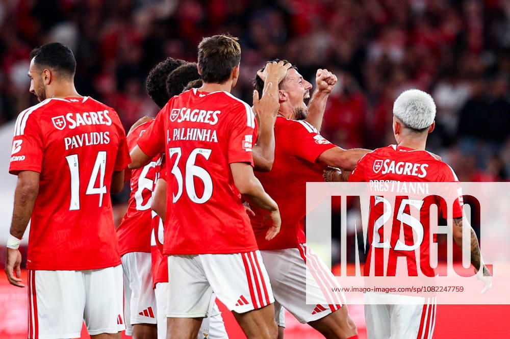 SL Benfica v Estoril Praia SAD - Liga Portugal BetClic 2026 2027 Clement Lenglet, do SL Benfica, marca e celebra com Joao Palhinha durante a partida entre SL Benfica v Estoril Praia SAD, para a Liga Portugal BetClic 2026 2027 no Estadio da Luz, Portugal (Foto de Diogo Faria Reis Avant Sports) Lisboa Estadio Jose Alvalde Lisboa Portugal