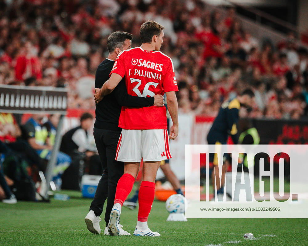 Marco Silva head coach and Joao Palhinha of SL Benfica during the Liga Portugal match between SL Benfica and Estoril Praia at Estadio da Luz, in Lisbon, Portugal. (Diogo Sautchuk)