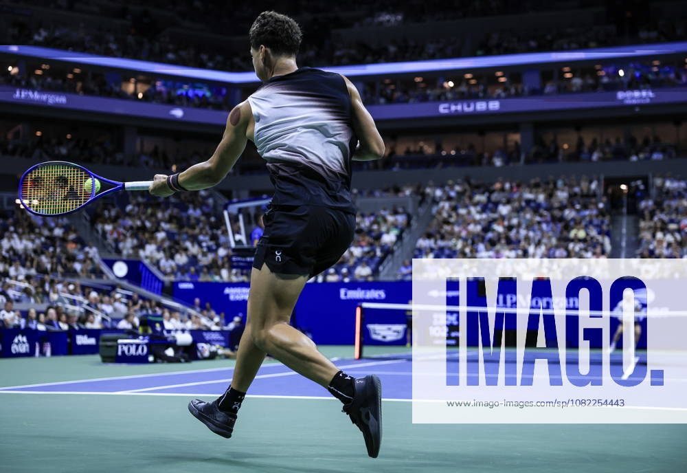 US Open tennis tournament - Day 2 epaselect Ben Shelton of USA in action against Tallon Griekspoor of Netherlands during the Men s Singles first round of the US Open Tennis Championships in Flushing Meadows, New York, USA, 31 August 2026. FLUSHING MEADOWS NEW YORK United States