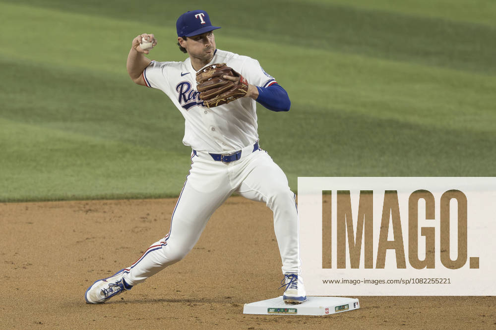 Texas Rangers second baseman JUSTIN FOSCUE (14) turns a double play against the Athletics at Globe Life Field. Rangers win 8-1. MLB, Baseball Herren, USA 2026: Rangers 8:1 Athletics - ZUMAf180 20260831_zsp_f180_030
