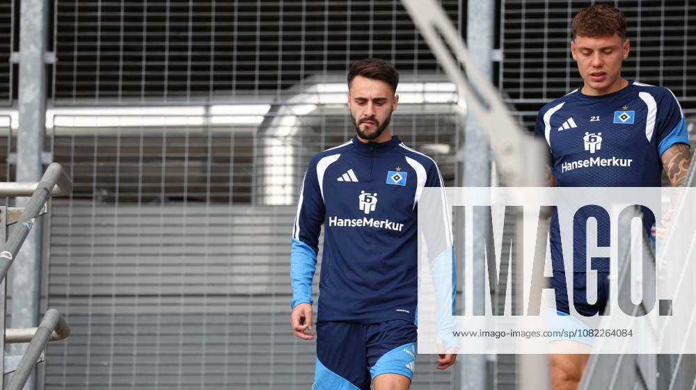Fussball 1.Bundesliga, Hamburger SV - Training v.l. Fabio Vieira (Hamburger SV) Nicolai Remberg (Hamburger SV) Hamburg