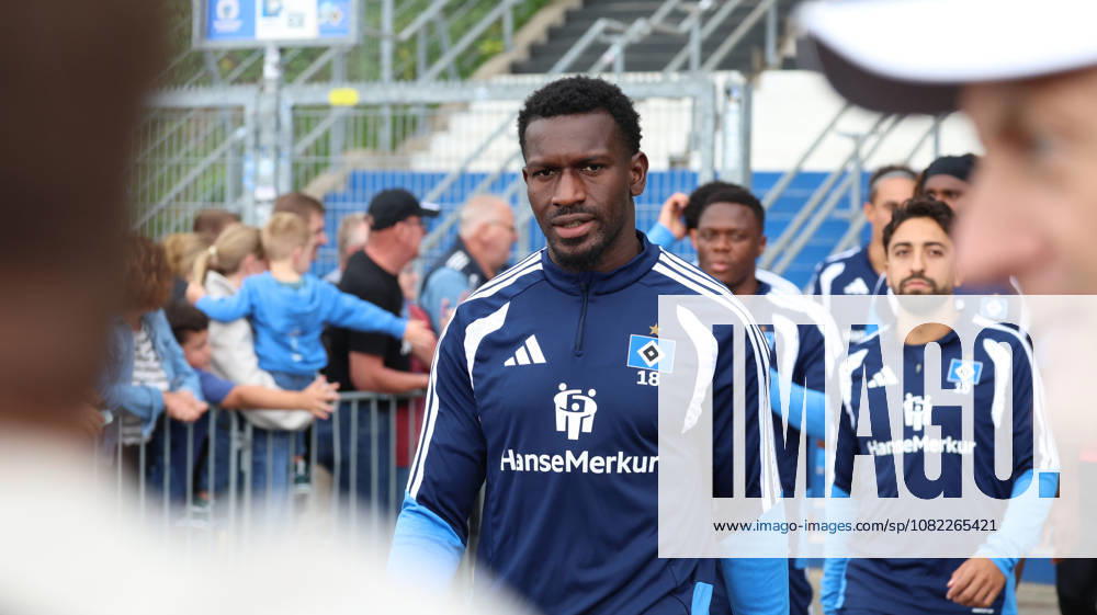 Fussball 1.Bundesliga, Hamburger SV - Training v.l. Bakery Jatta (Hamburger SV) Hamburg