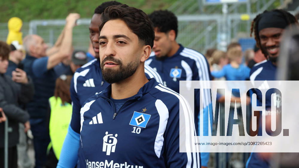 Fussball 1.Bundesliga, Hamburger SV - Training v.l. Immanuel Pherai (Hamburger SV) Hamburg