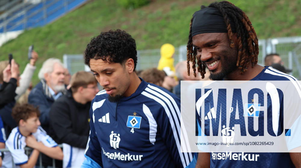 Fussball 1.Bundesliga, Hamburger SV - Training v.l. Bilal Nadir (Hamburger SV) Terem Moffi (Hamburger SV) Hamburg
