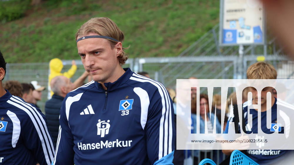 Fussball 1.Bundesliga, Hamburger SV - Training v.l. Sebastiaan Bornauw (Hamburger SV) Hamburg
