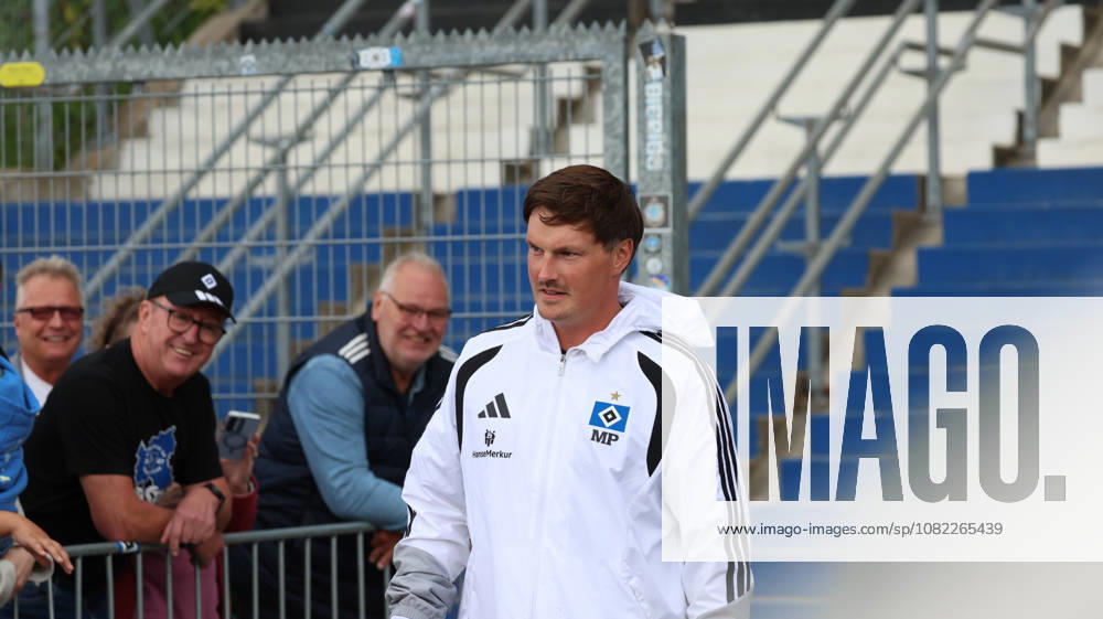 Fussball 1.Bundesliga, Hamburger SV - Training v.l. Merlin Polzin Trainer (Hamburger SV) Hamburg