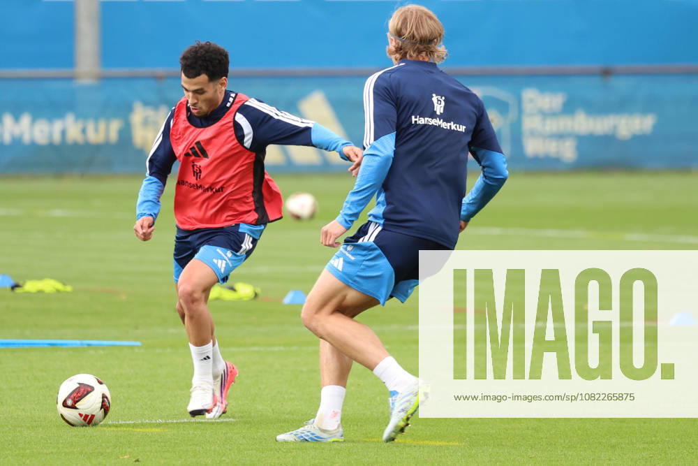 Fussball 1.Bundesliga, Hamburger SV - Training v.l. Zakaria El Ouahdi (Hamburger SV) Hamburg
