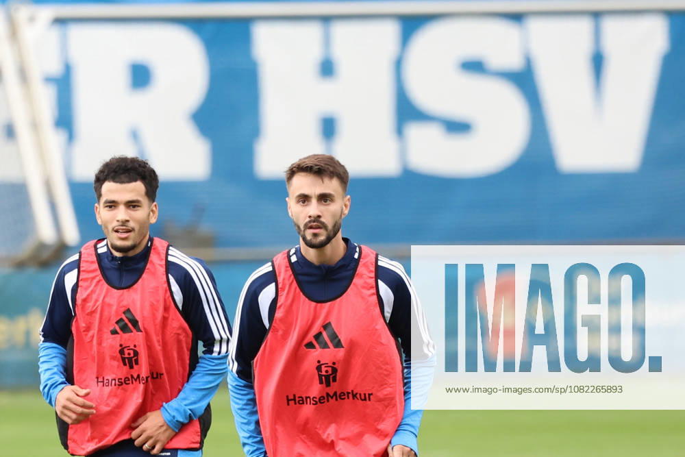 Fussball 1.Bundesliga, Hamburger SV - Training v.l. Zakaria El Ouahdi (Hamburger SV) Fabio Vieira (Hamburger SV) Hamburg