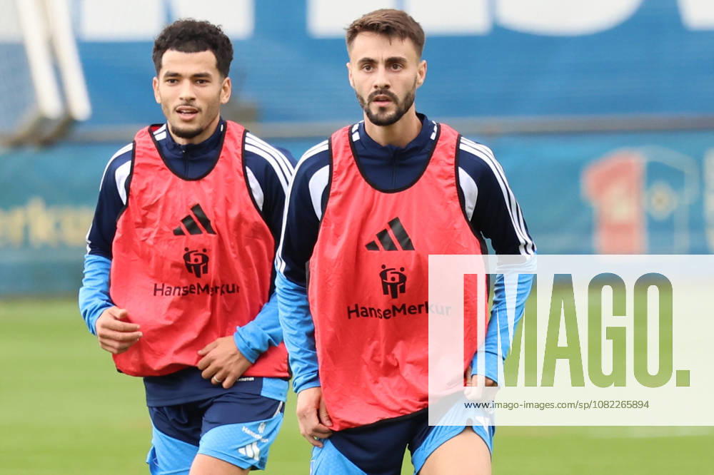 Fussball 1.Bundesliga, Hamburger SV - Training v.l. Zakaria El Ouahdi (Hamburger SV) Fabio Vieira (Hamburger SV) Hamburg