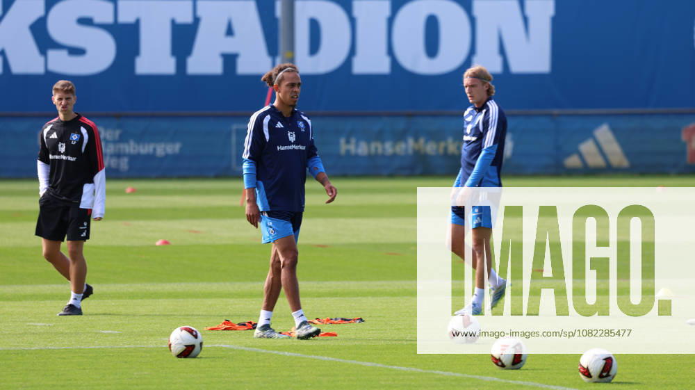 Fussball 1.Bundesliga, Hamburger SV - Training v.l. Yussuf Poulsen (Hamburger SV) Hamburg