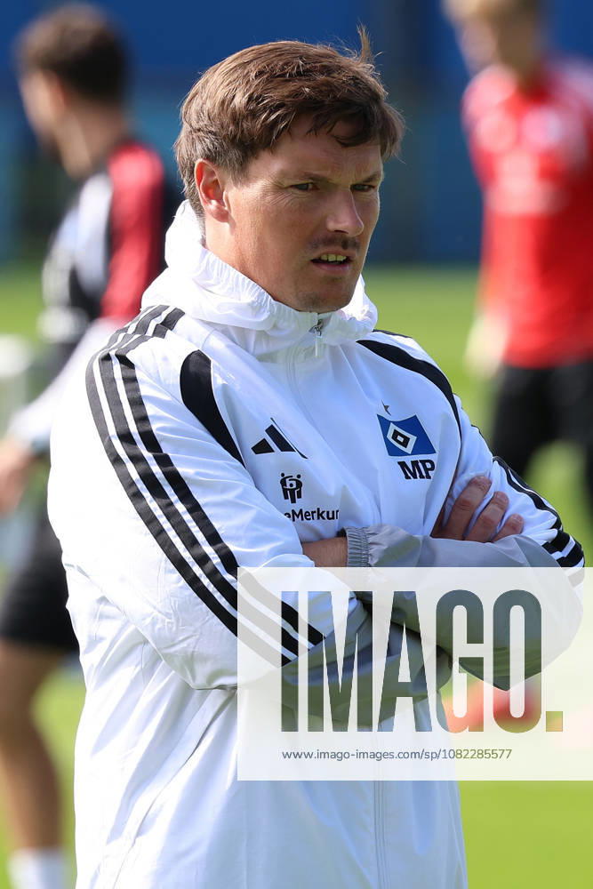 Fussball 1.Bundesliga, Hamburger SV - Training v.l. Merlin Polzin Trainer (Hamburger SV) Hamburg