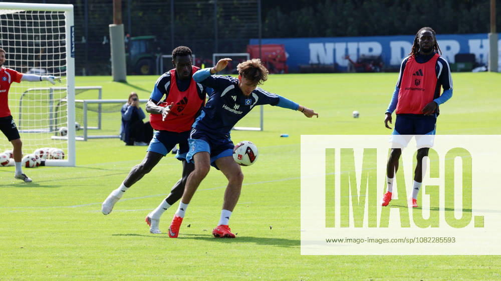 Fussball 1.Bundesliga, Hamburger SV - Training v.l. Otto Stange (Hamburger SV) Hamburg