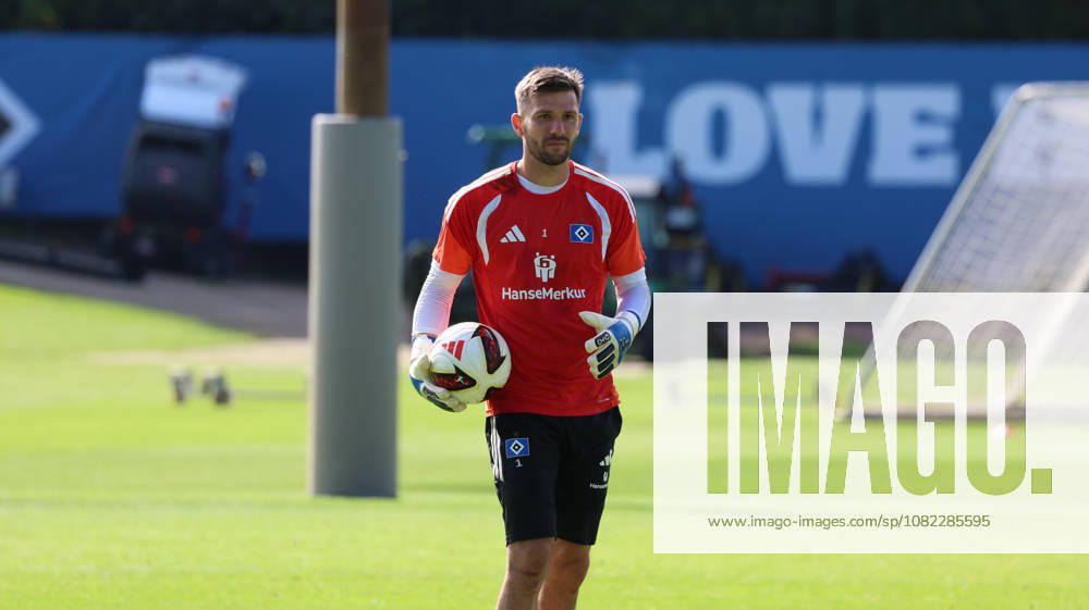 Fussball 1.Bundesliga, Hamburger SV - Training v.l. Daniel Heuer Fernandes (Hamburger SV) Hamburg