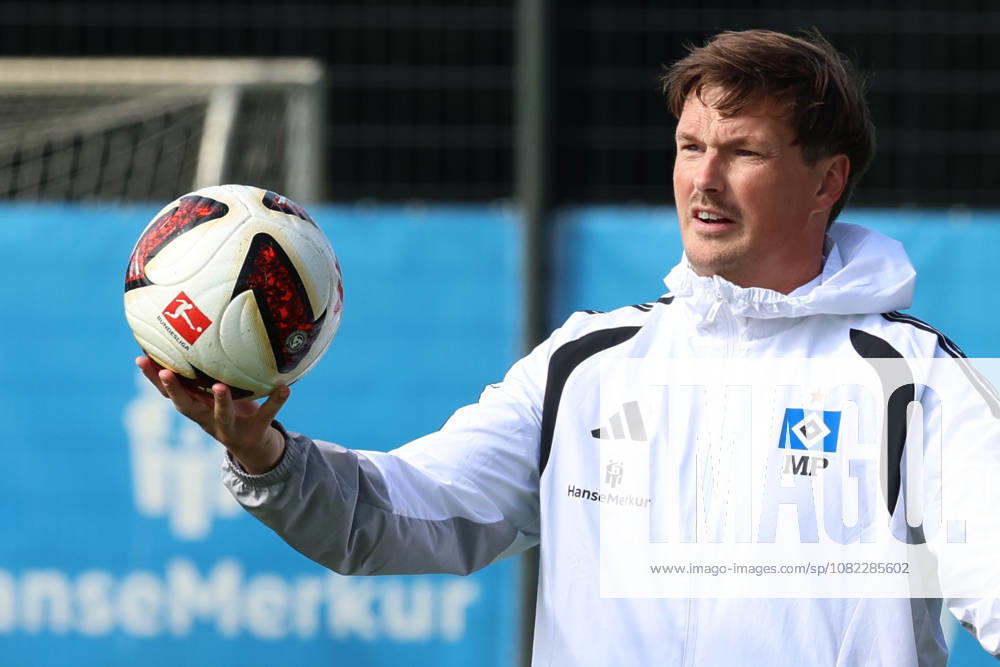 Fussball 1.Bundesliga, Hamburger SV - Training v.l. Merlin Polzin Trainer (Hamburger SV) Hamburg